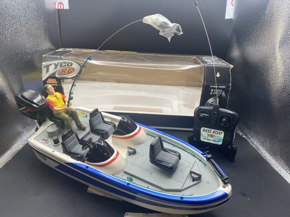 Vintage Tyco RC BASS BOAT. Boat 6.0 V Radio Control Screaming Technology.